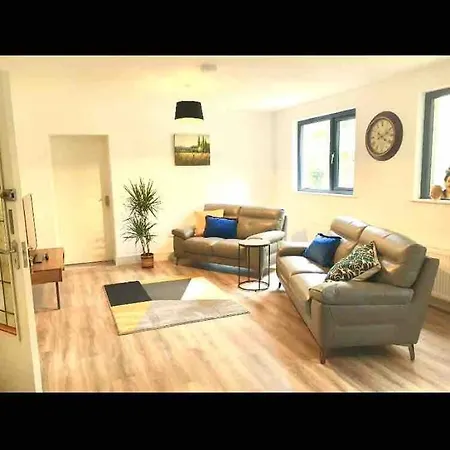Shangri - La Spacious Family Townhouse Vakantiehuis *