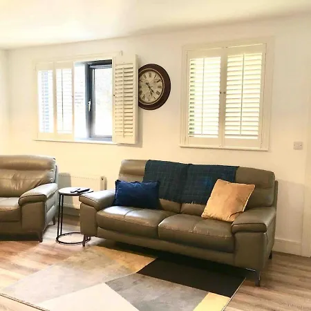 Shangri - La Spacious Family Townhouse