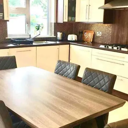 Shangri - La Spacious Family Townhouse Дом отдыха
